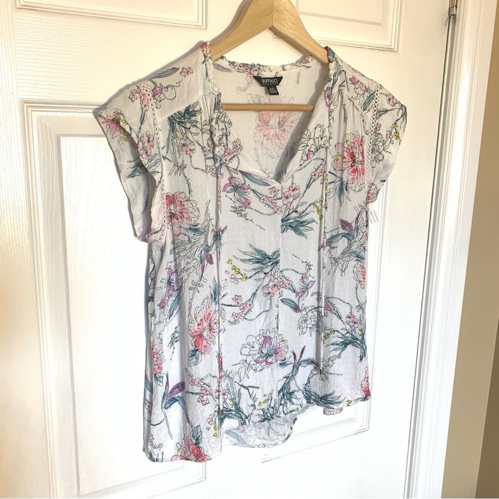 Buffalo David Bitton White Pink Floral Boho V-neck Blouse 100% Rayon Size Small